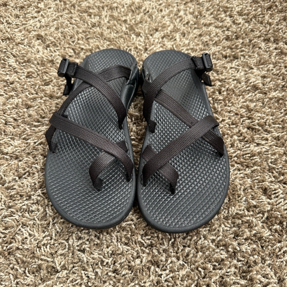 Women’s Chaco Black Zong Ecotread Sandals Size 6